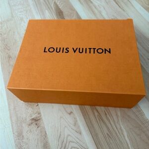 Louis Vuitton magnetic box, empty for bag